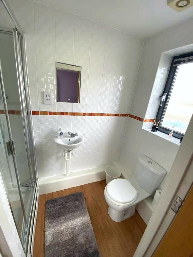 Lovely 2-Bedrooms Apartment Step To The Beach スウォンジー エクステリア 写真