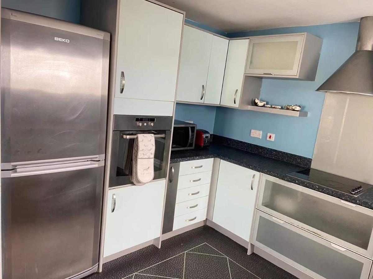 Lovely 2-Bedrooms Apartment Step To The Beach スウォンジー エクステリア 写真