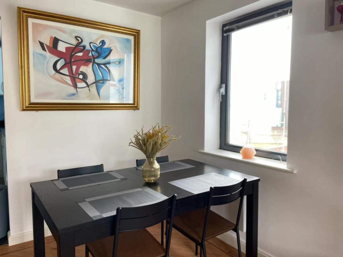 Lovely 2-Bedrooms Apartment Step To The Beach スウォンジー エクステリア 写真