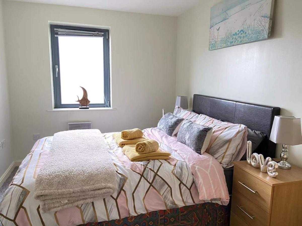 Lovely 2-Bedrooms Apartment Step To The Beach スウォンジー エクステリア 写真