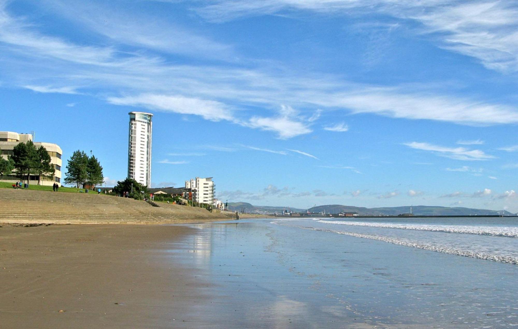 Lovely 2-Bedrooms Apartment Step To The Beach スウォンジー エクステリア 写真